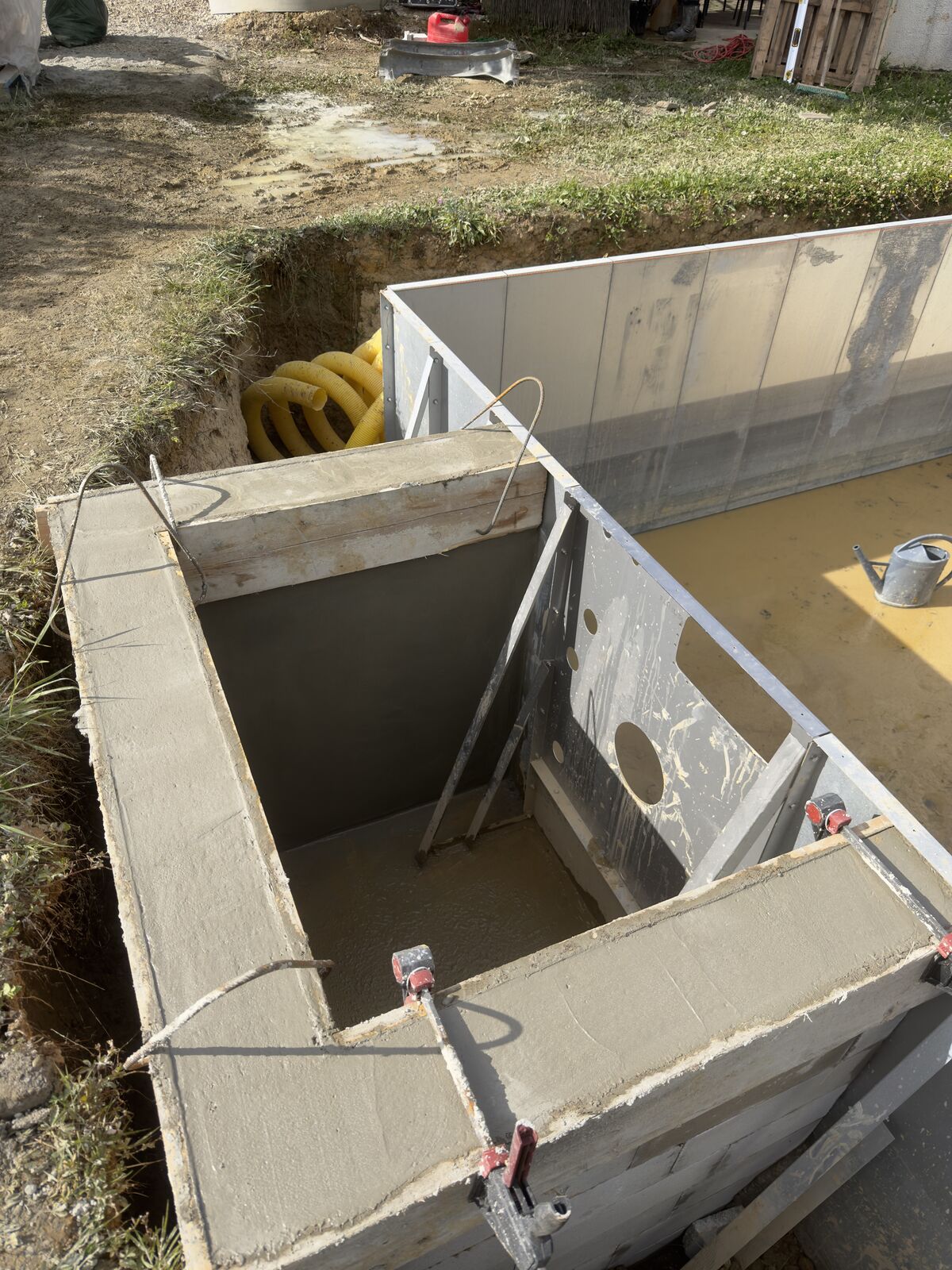 Coffrage et béton banché — chantier AB Services Travaux