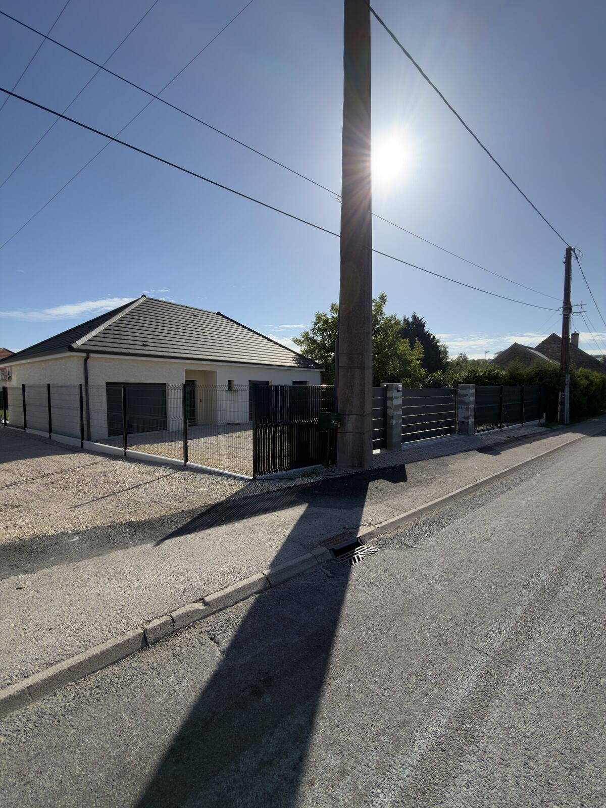 Clôture, portail et seuil