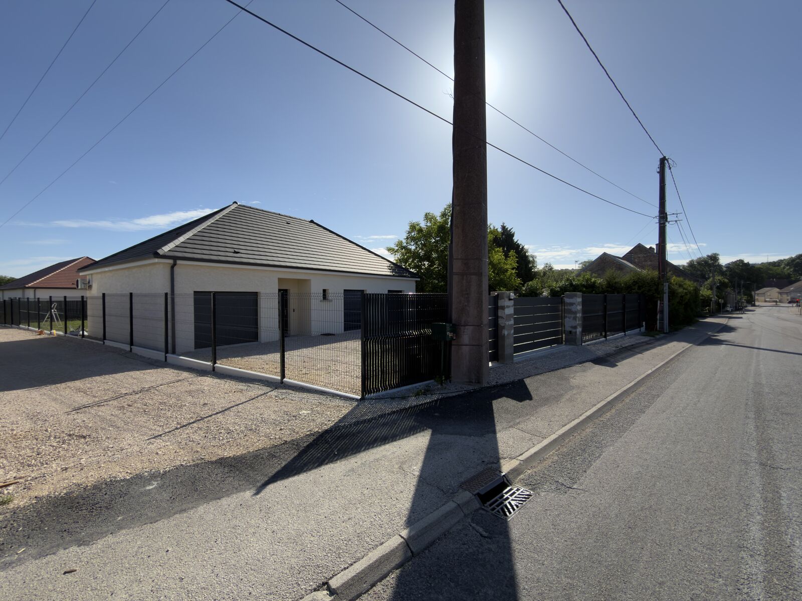 Clôture, portail et seuil