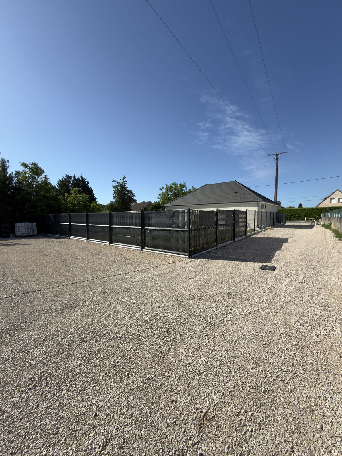 Clôture, portail et seuil
